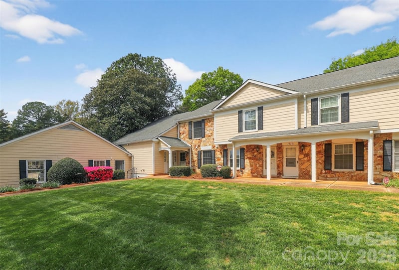 7124 Quail Meadow Ln, Charlotte, NC 28210