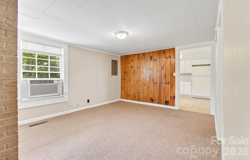 438 Loop Rd, Hendersonville, NC 28792
