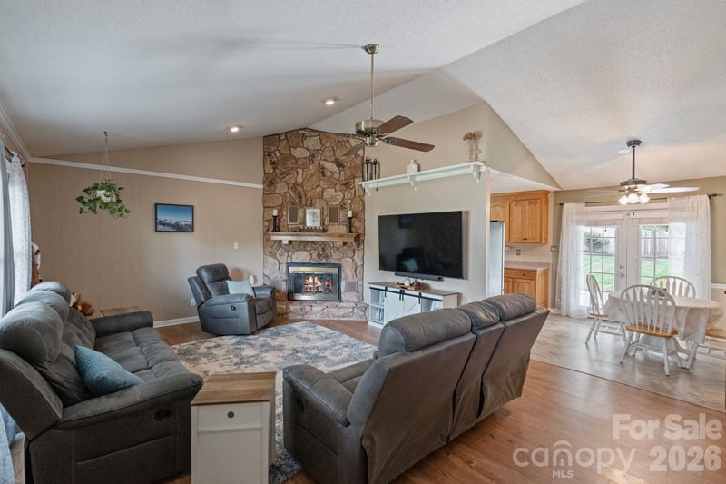 212 Woody Ct, Gastonia, NC 28056