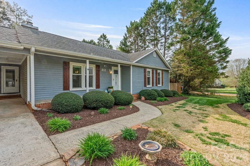 212 Woody Ct, Gastonia, NC 28056
