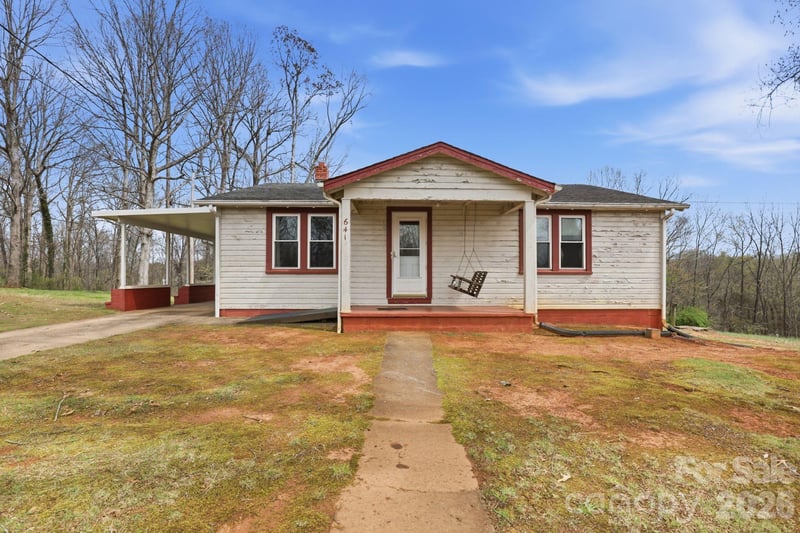 641 Central Dr, Statesville, NC 28677