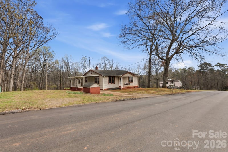641 Central Dr, Statesville, NC 28677