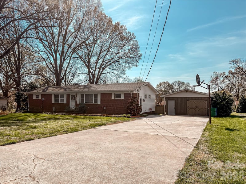 2011 Mountain Creek Rd, Albemarle, NC 28001