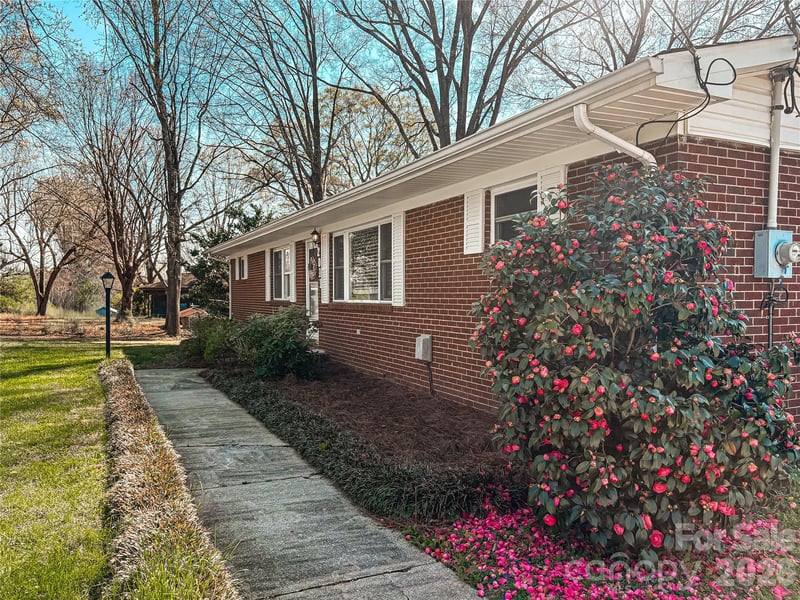 2011 Mountain Creek Rd, Albemarle, NC 28001