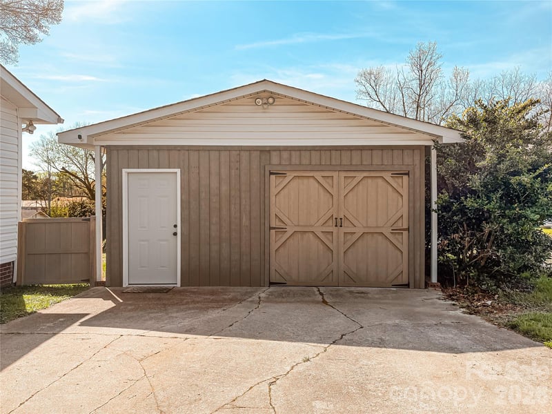 2011 Mountain Creek Rd, Albemarle, NC 28001