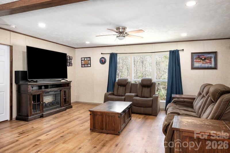 1064 Deer Chase Cir, Cedar Mountain, NC 28718