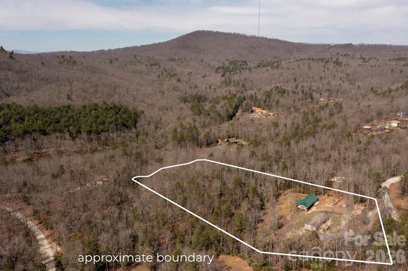 1064 Deer Chase Cir, Cedar Mountain, NC 28718