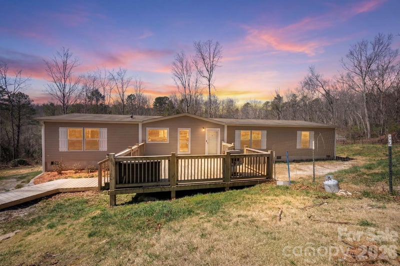 1064 Deer Chase Cir, Cedar Mountain, NC 28718