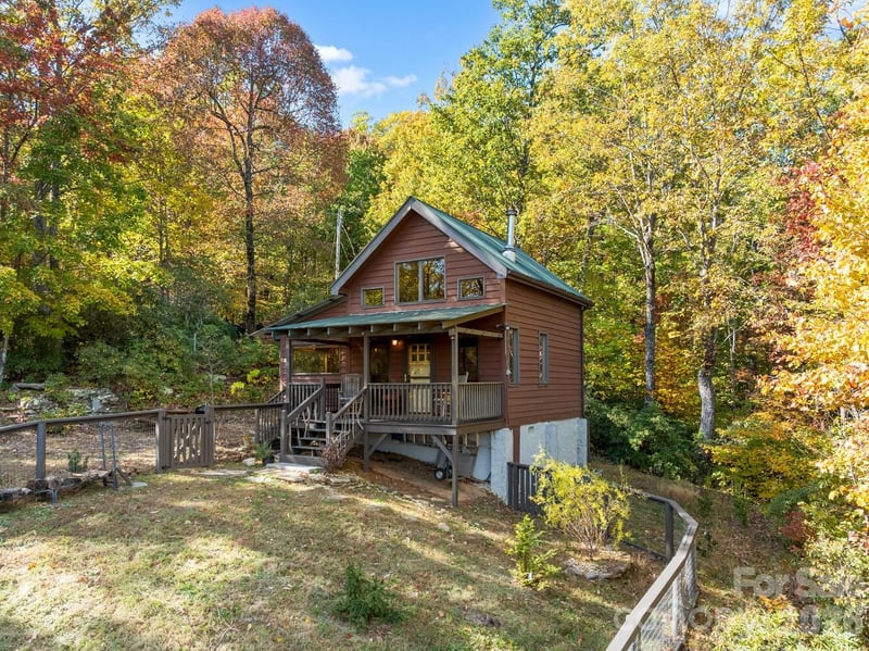 121 Pairofdice Way, Lake Lure, NC 28746