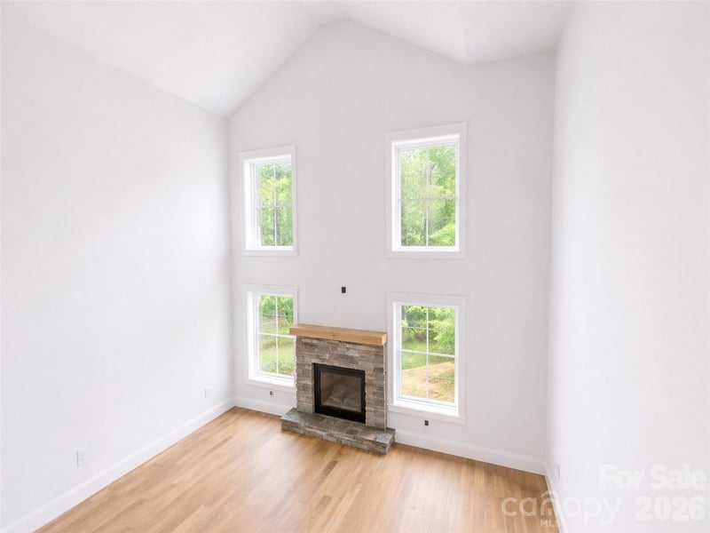 366 Mistletoe Trl, Hendersonville, NC 28791