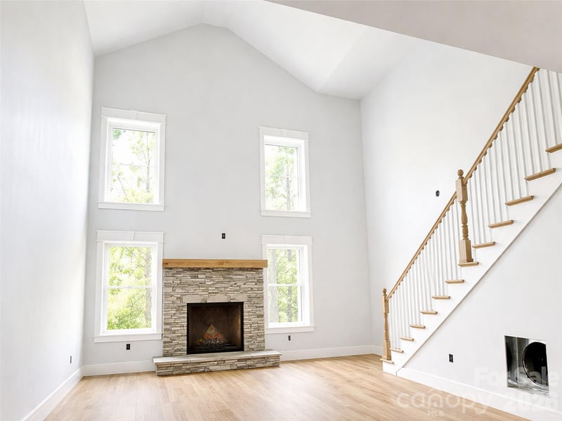 366 Mistletoe Trl, Hendersonville, NC 28791