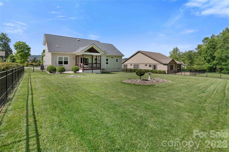 806 Blacksmith Run Dr, Hendersonville, NC 28792