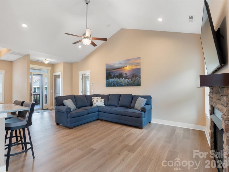 806 Blacksmith Run Dr, Hendersonville, NC 28792