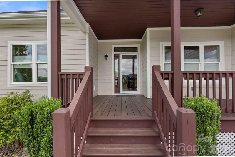 806 Blacksmith Run Dr, Hendersonville, NC 28792