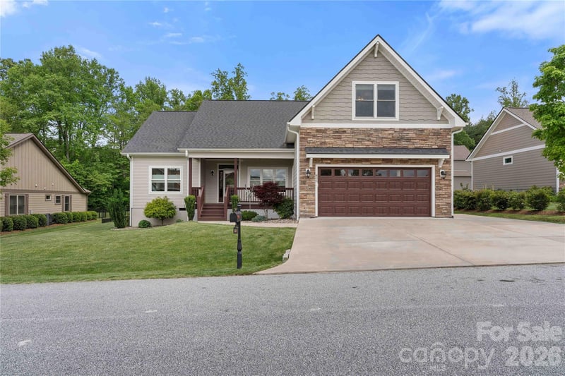 806 Blacksmith Run Dr, Hendersonville, NC 28792