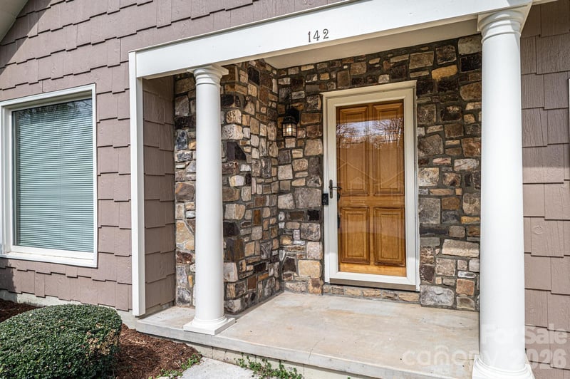 142 39th Avenue Ct, Hickory, NC 28601