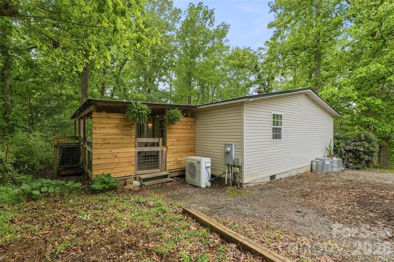 611 Turkey Creek Ter, Leicester, NC 28748