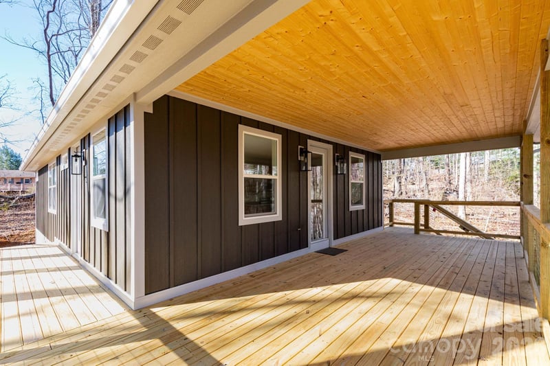 137 Arbutus Trl, Hendersonville, NC 28792