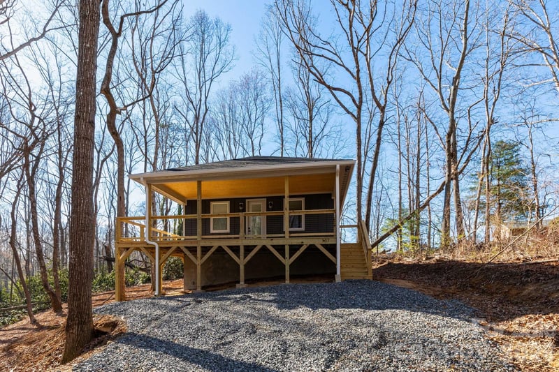 137 Arbutus Trl, Hendersonville, NC 28792