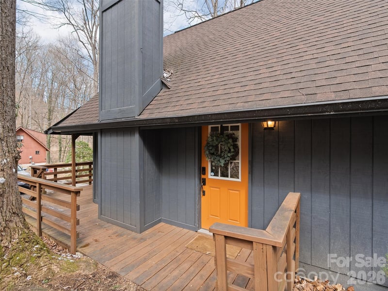 34 Fernbrook Rd, Maggie Valley, NC 28751