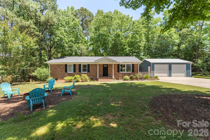 1122 Pine Knot Ct, Clover, SC 29710