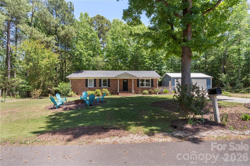 1122 Pine Knot Ct, Clover, SC 29710