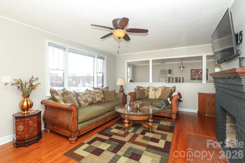 414 Chester St, Blacksburg, SC 29702