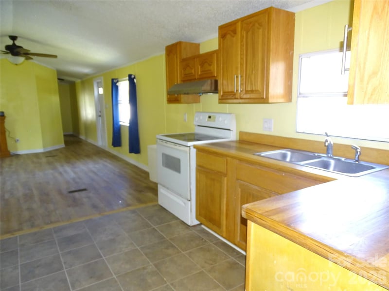 453 Riverview Ln, Lexington, NC 27292