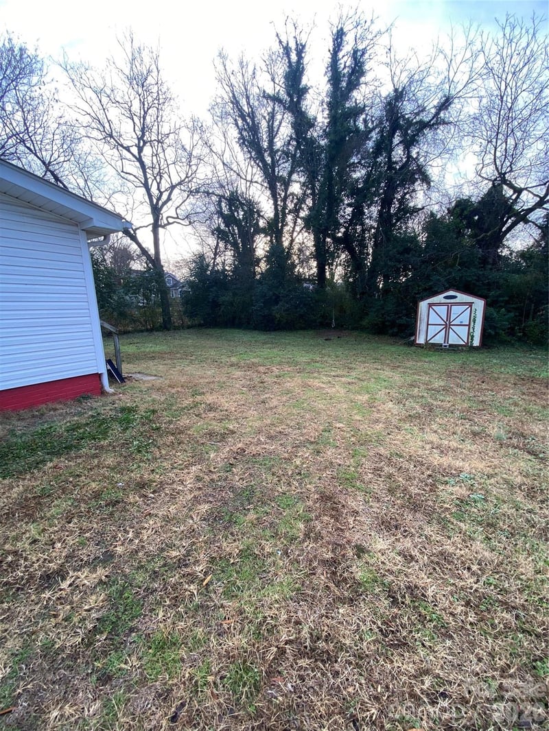 303 Rogers Lake Rd, Kannapolis, NC 28081