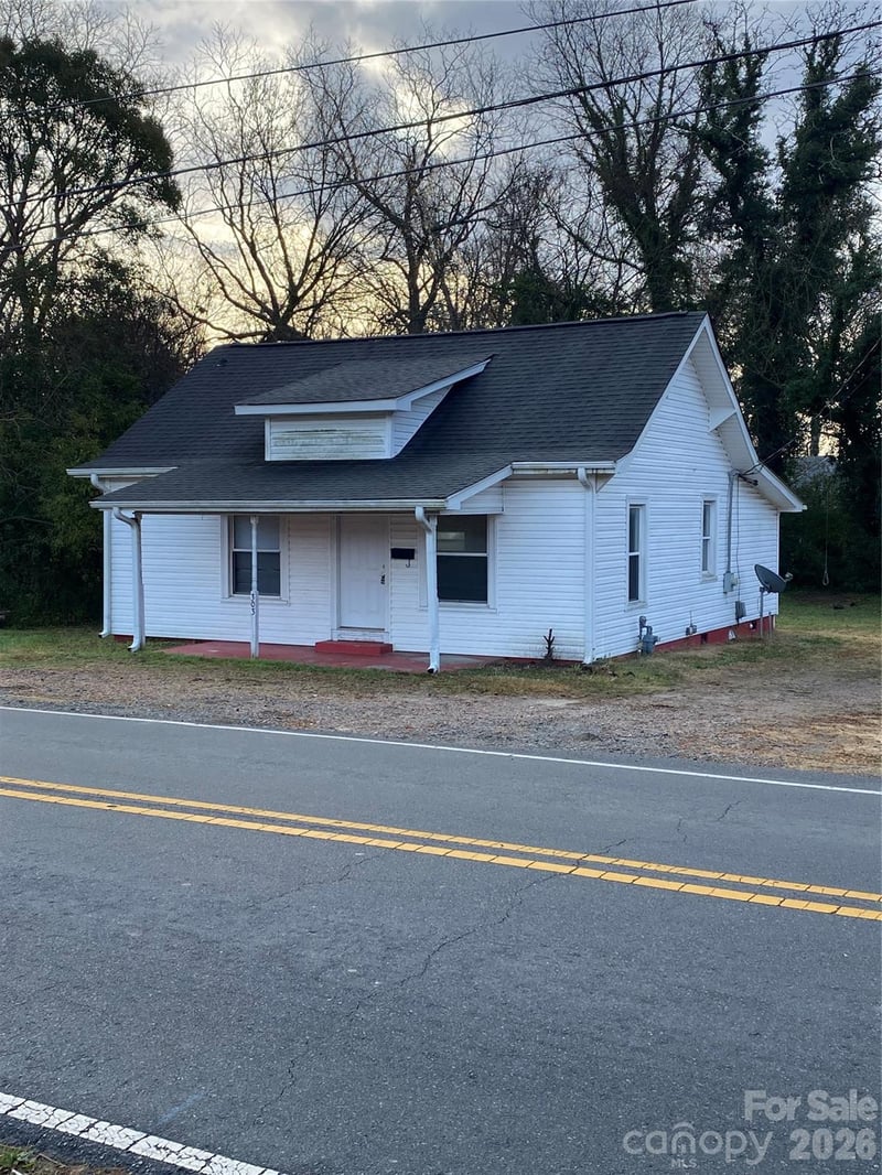 303 Rogers Lake Rd, Kannapolis, NC 28081