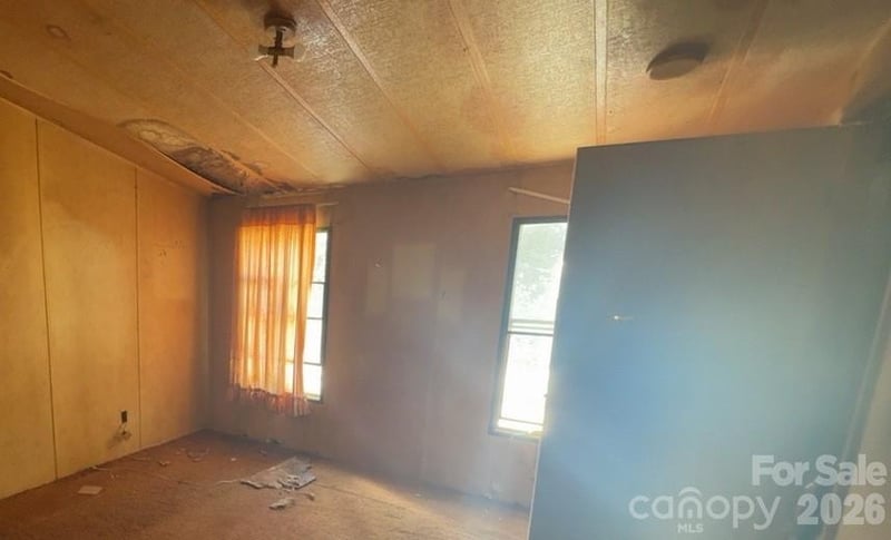 637 Clearview Dr, Hendersonville, NC 28792