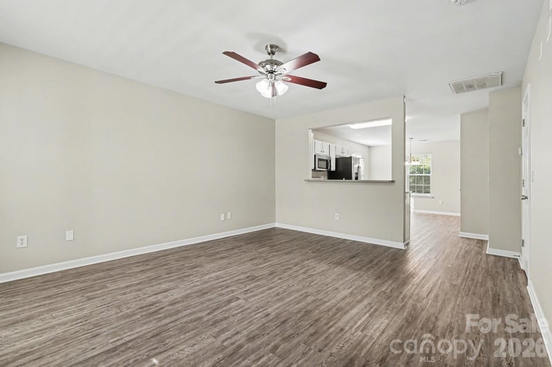 911 Valley Ridge Rd, Charlotte, NC 28214