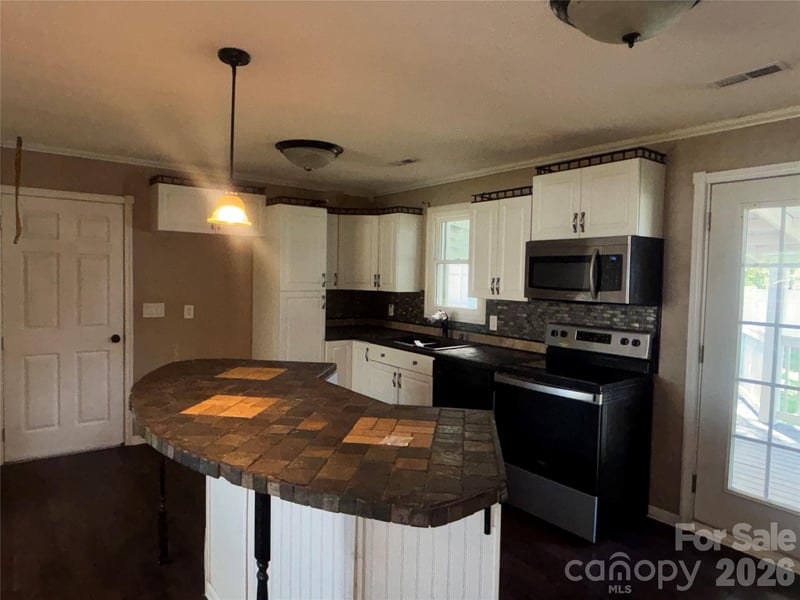 2618 32nd Ave, Hickory, NC 28601