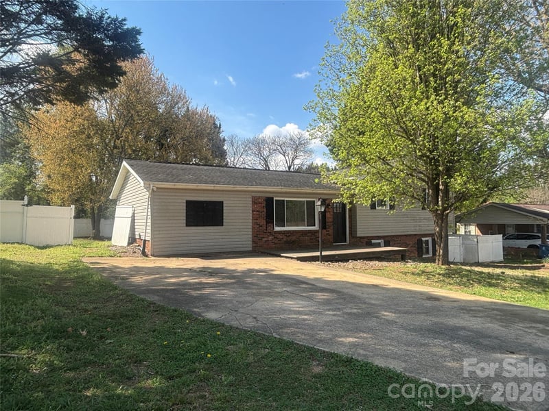 2618 32nd Ave, Hickory, NC 28601