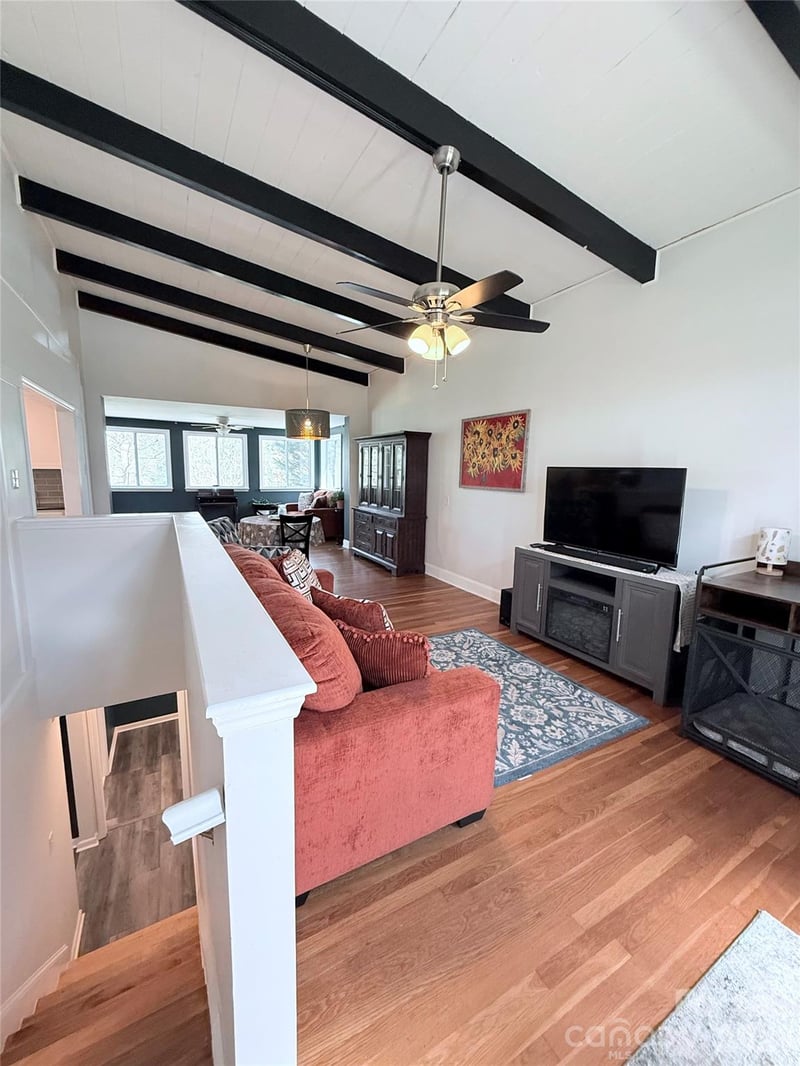3743 Crosland Rd, Winston Salem, NC 27106