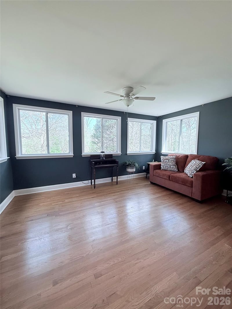 3743 Crosland Rd, Winston Salem, NC 27106