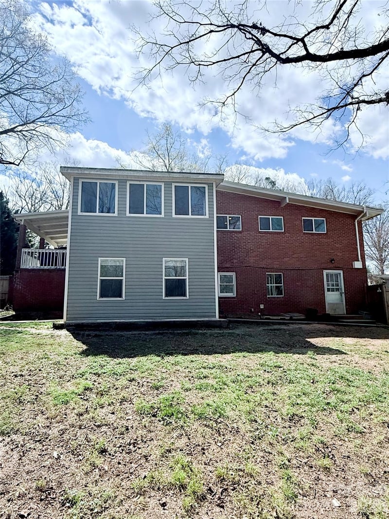 3743 Crosland Rd, Winston Salem, NC 27106