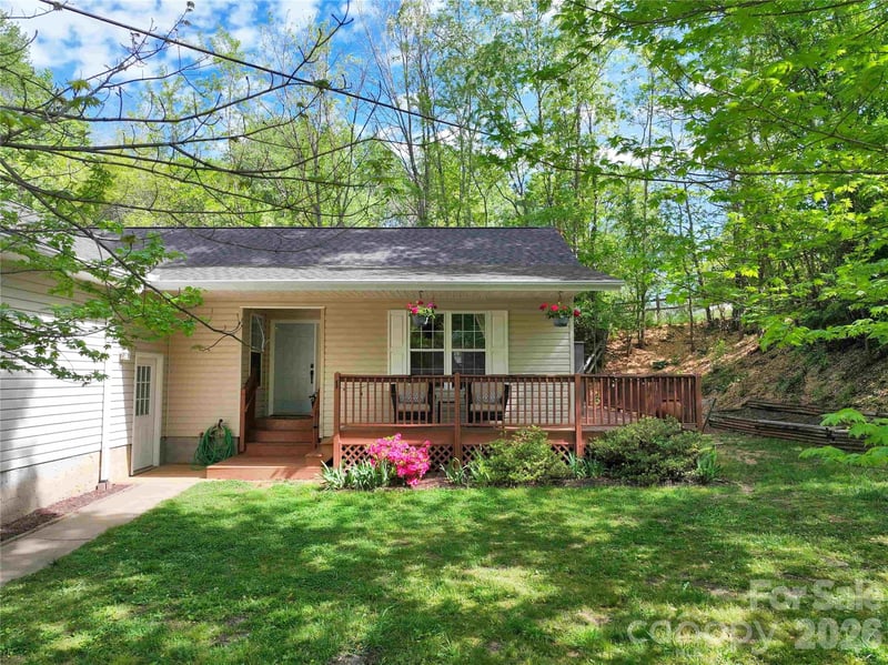 1 Mosers Pl, Candler, NC 28715