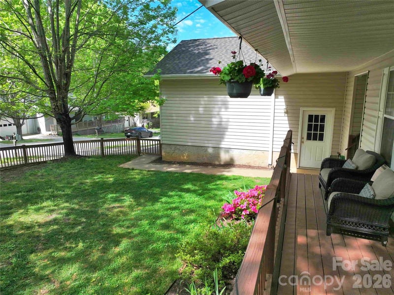 1 Mosers Pl, Candler, NC 28715