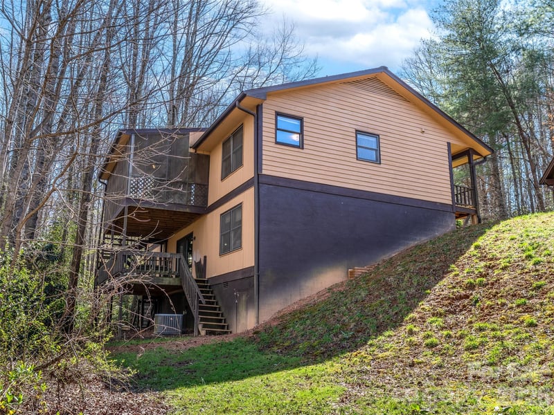 86 View De Lake Dr, Etowah, NC 28729