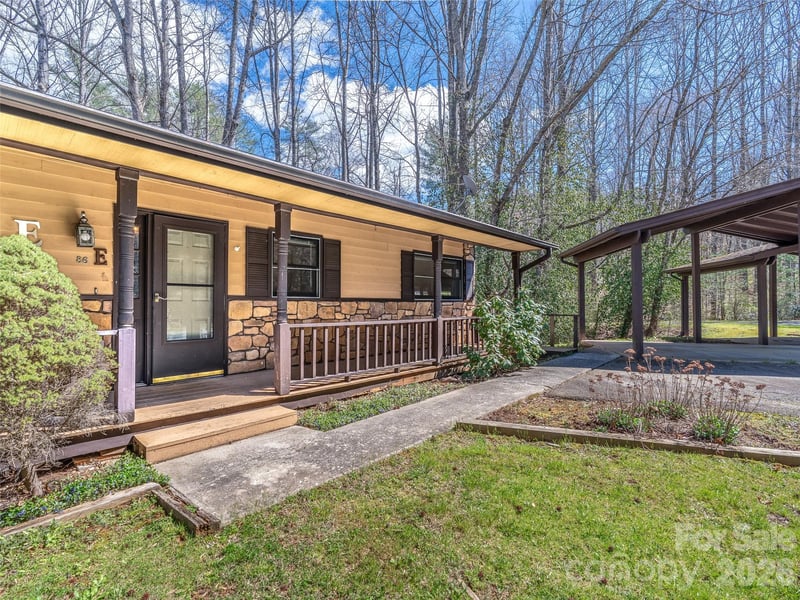 86 View De Lake Dr, Etowah, NC 28729