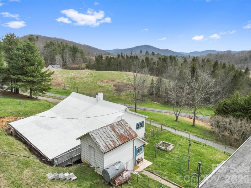 138 Robert Phillips Rd, Bakersville, NC 28705