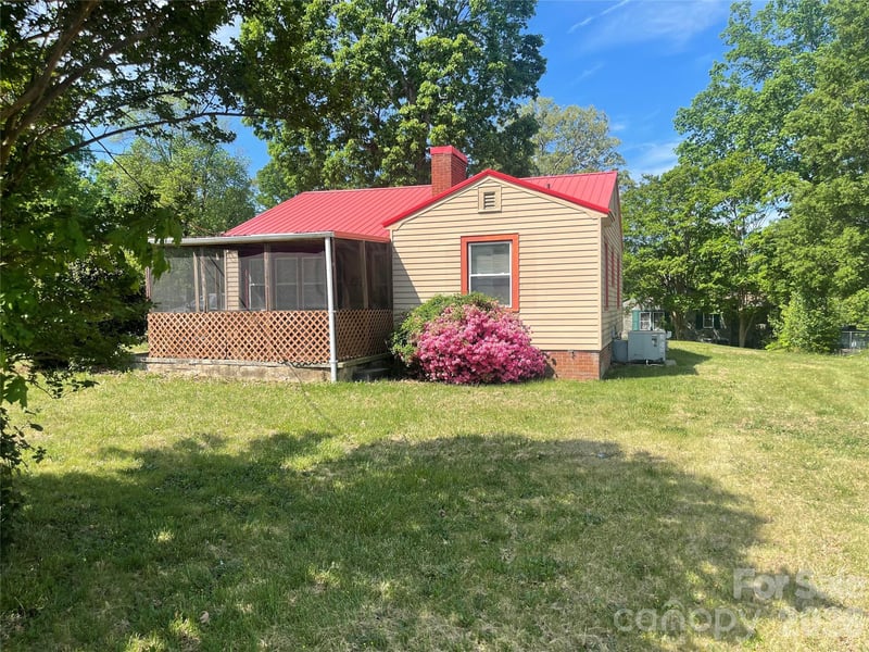 950 Cliff Rd, Asheboro, NC 27203