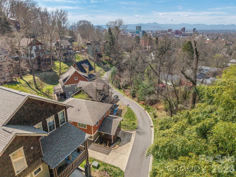 29 Shady Park Ln, Asheville, NC 28804