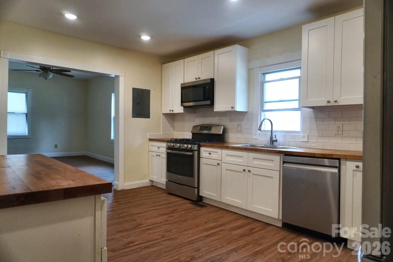 415 Georgia Ave, Bessemer City, NC 28016
