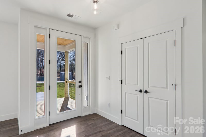 56 Haywood Park Dr, Hendersonville, NC 28791