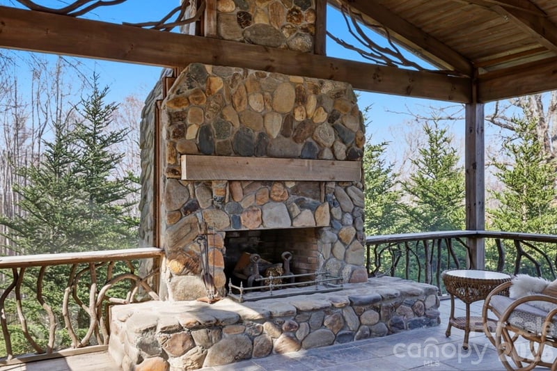 1032 Brightwater Dr, Hendersonville, NC 28739