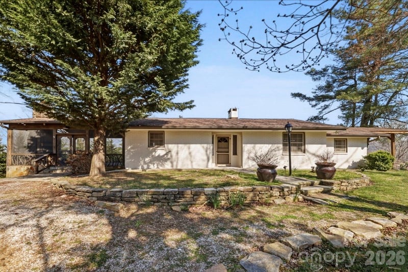 1032 Brightwater Dr, Hendersonville, NC 28739