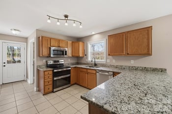 193 Red Hawk Ln, Olin, NC 28660