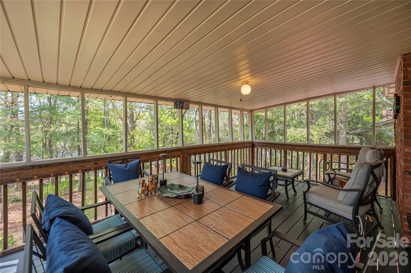 47 Deerwood Dr, Asheville, NC 28805